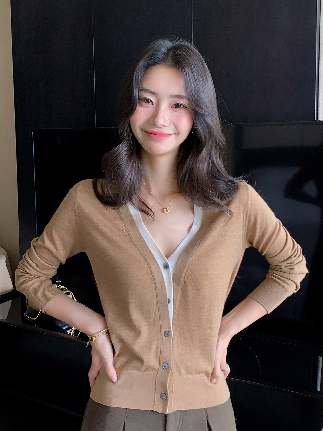 Color-Blocked V-Neck Faux Two-Piece Yangzi Yarn Pure Wool Cardigan for Women, Slim-Fit, Slimming Knit Long-Sleeve Sweater, Simple Outerwear