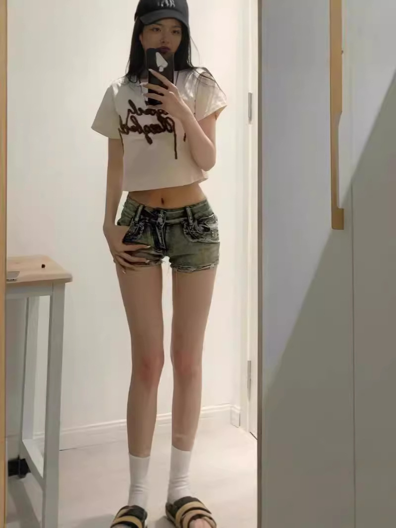 American High Street Style Hot Girl Denim Ultra-Short Shorts for Women, 2026 Summer New Vintage Washed Distressed Tight-Fitting Hip-Hugging Hot Pants