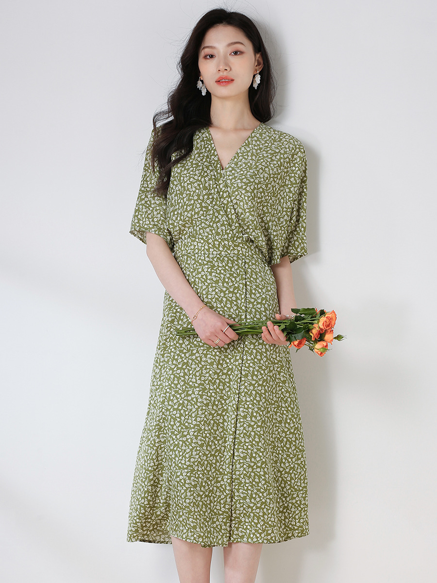 26Th Summer New Style Tea Break French-Style Green Floral Dress, Mature and Slimming Look, Age-Reducing V-Neck Dress 13911