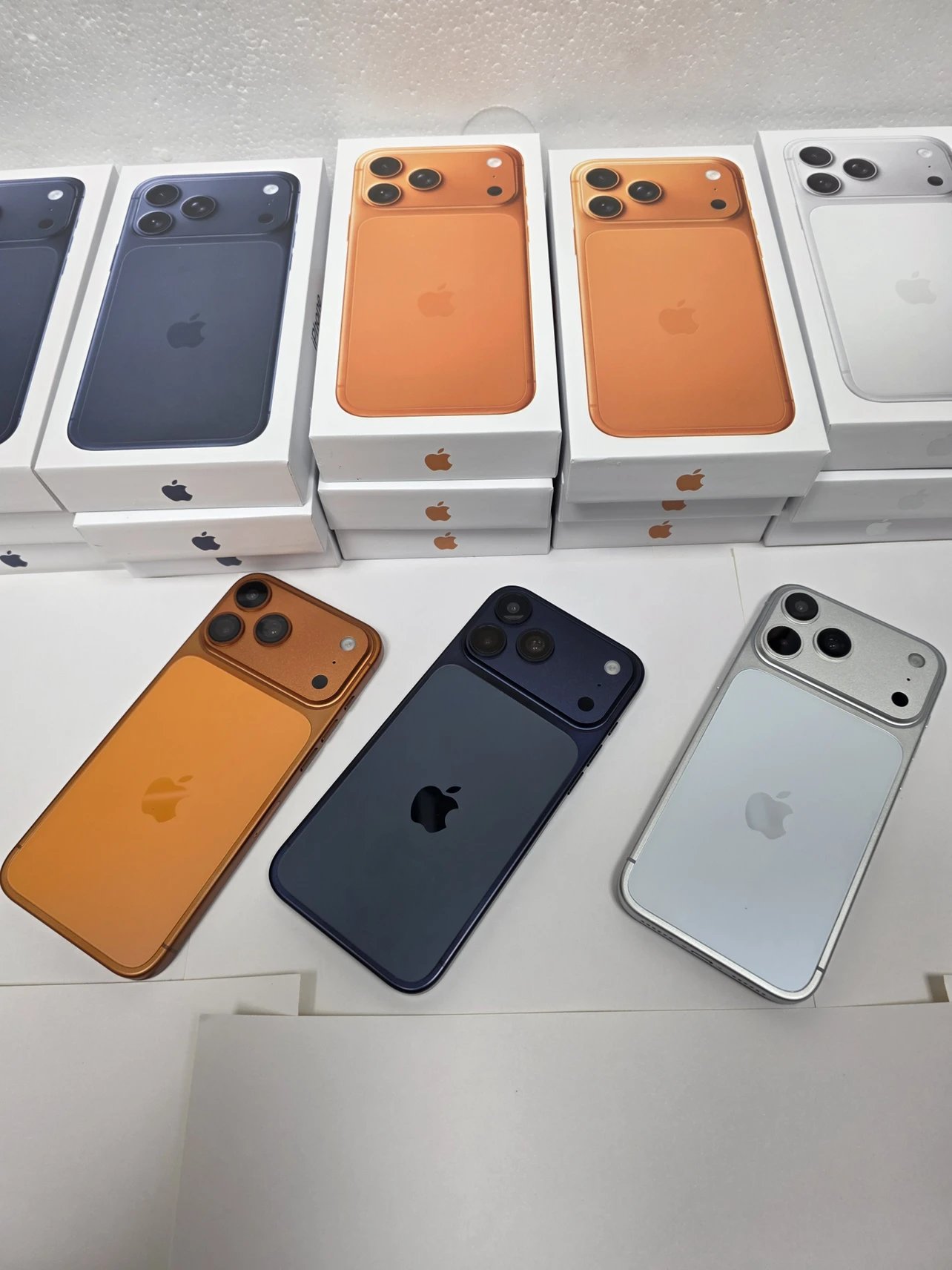 AC Reps -Better quality s26ultra+ iphone17-16 pro max.Valid serial No.+original box+a fake box+free phone cas