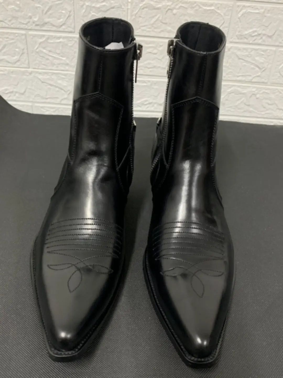 Chelsea boots men's fall and winter in Europe and the United States with the same paragraph black personalized fashion in Europe and the United States pointed side zipper leather boots Martin boots