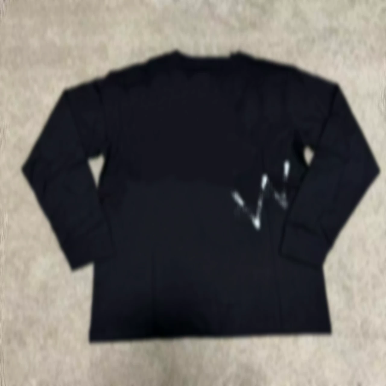 Customized long sleeves with three square logos