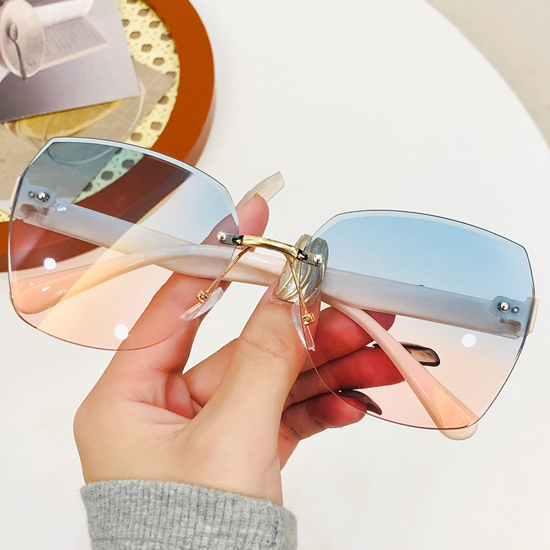 New fashion frameless cut-edge sunglasses women's trendy UV-proof sunglasses men's Marine gradient sun-proof glasses