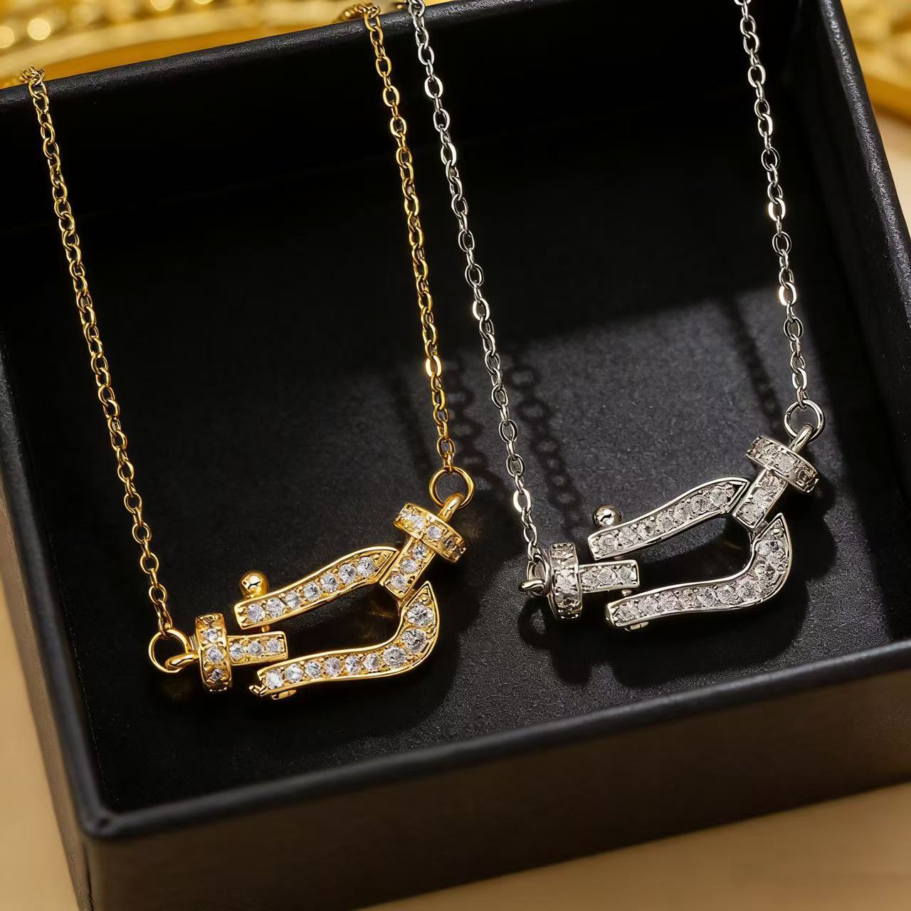 European and American Foreign Trade Hot-Selling Horseshoe Buckle Titanium Steel Necklace for Women, Versatile, High-End, Micro-Encrusted, Niche, Light Luxury Collarbone Chain Wholesale