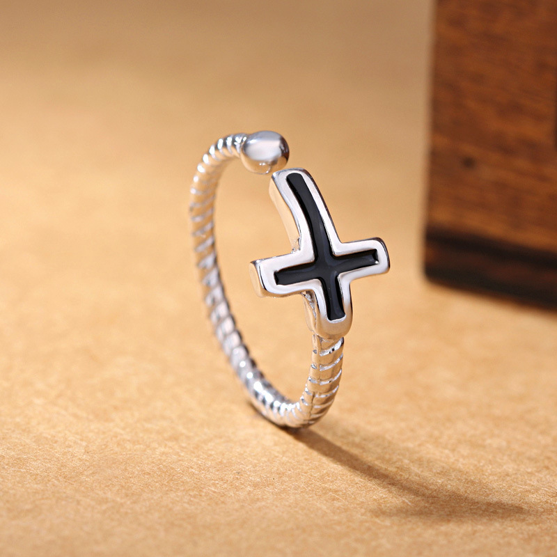 Shake the sound fast hand cross-border plain silver index finger ring female hipster Thai Silver Cross twist rope ancient silver ring wholesale
