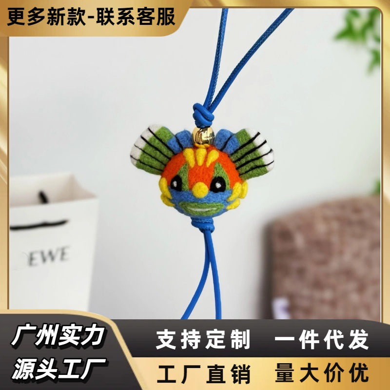 Loewe's Popular Cute and Fashionable Phone Lanyards, Creative Doll Charms, and Bag Accessories Add a Stylish and Energetic Touch QC-foto från 1688 på Qualit.ly