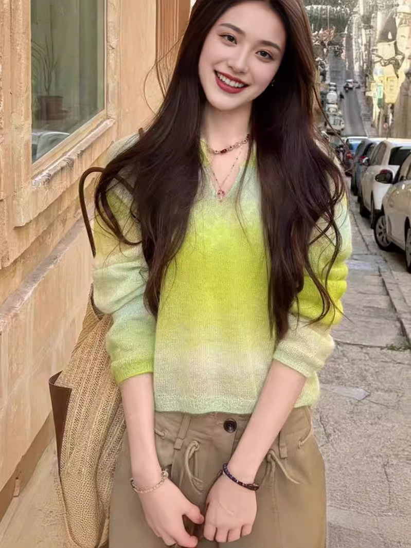 V-Neck Gradient Pullover Knitted Sweater for Women, Imitation Mohair Blend Loose Top, 2025 Spring and Autumn Gentle Fleece