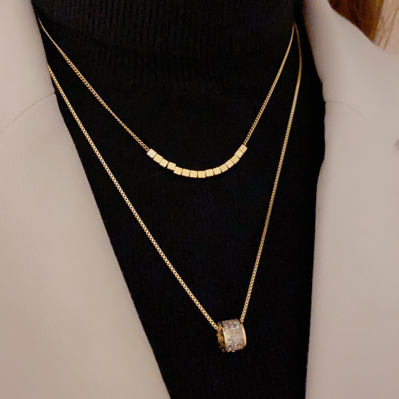 Autumn and winter new temperament fashion personality double stack wearing small waist necklace women's light luxury high sense sweater chain wholesale
