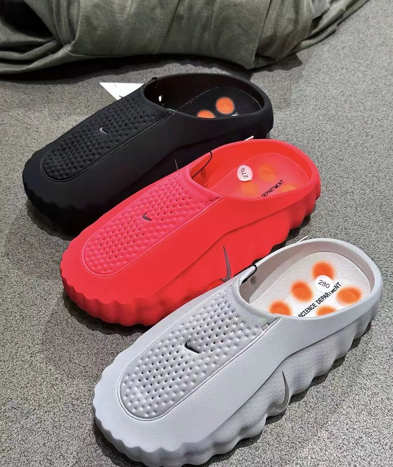 n111k,e鞋子(已发货商品,非质量问题不支持无理由退换货)