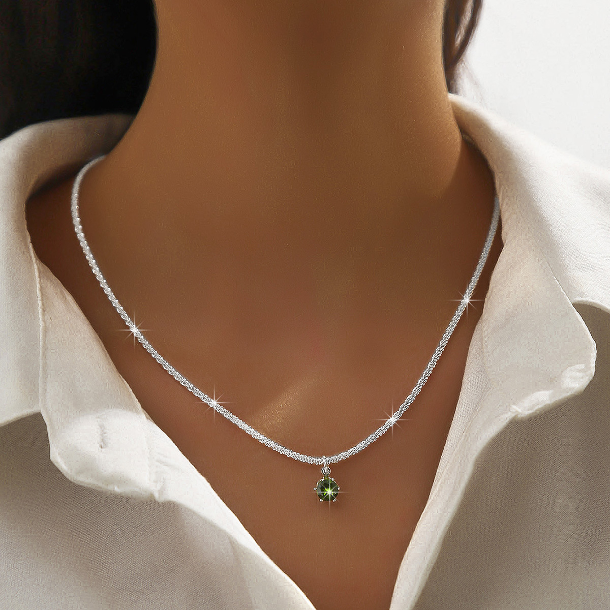 European and American cross-border popular minimalist cold style green diamond elegant necklace high-grade light luxury flash clavicle chain ladies