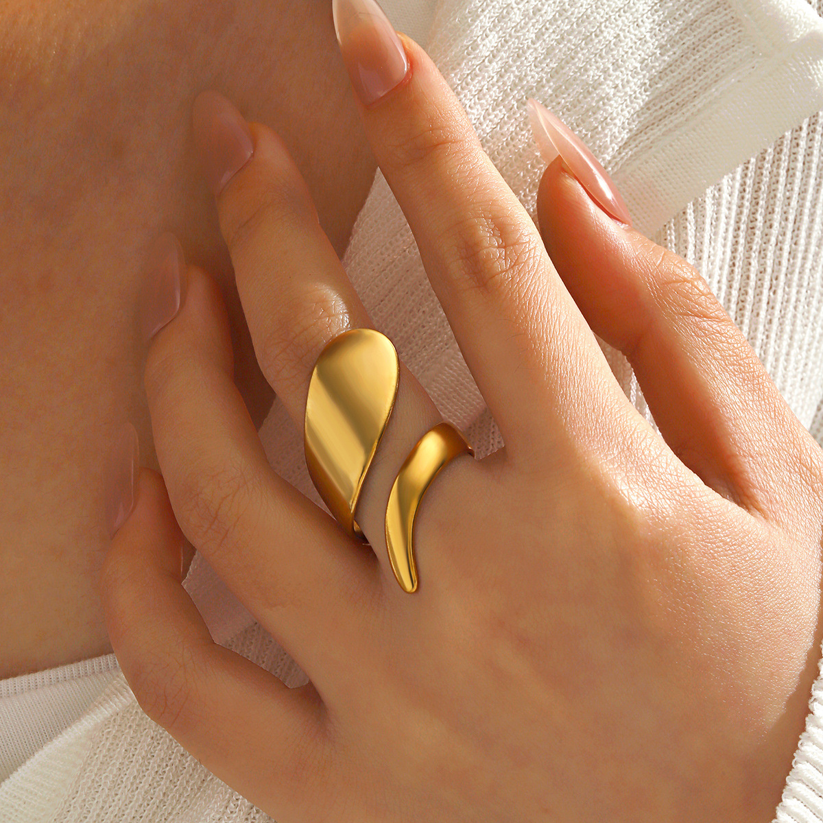 European and American Exaggerated Heavy 18K Gold Plated Exaggerated Stainless Steel Ring Geometrical Irregular Titanium Steel Open Ring Ladies
