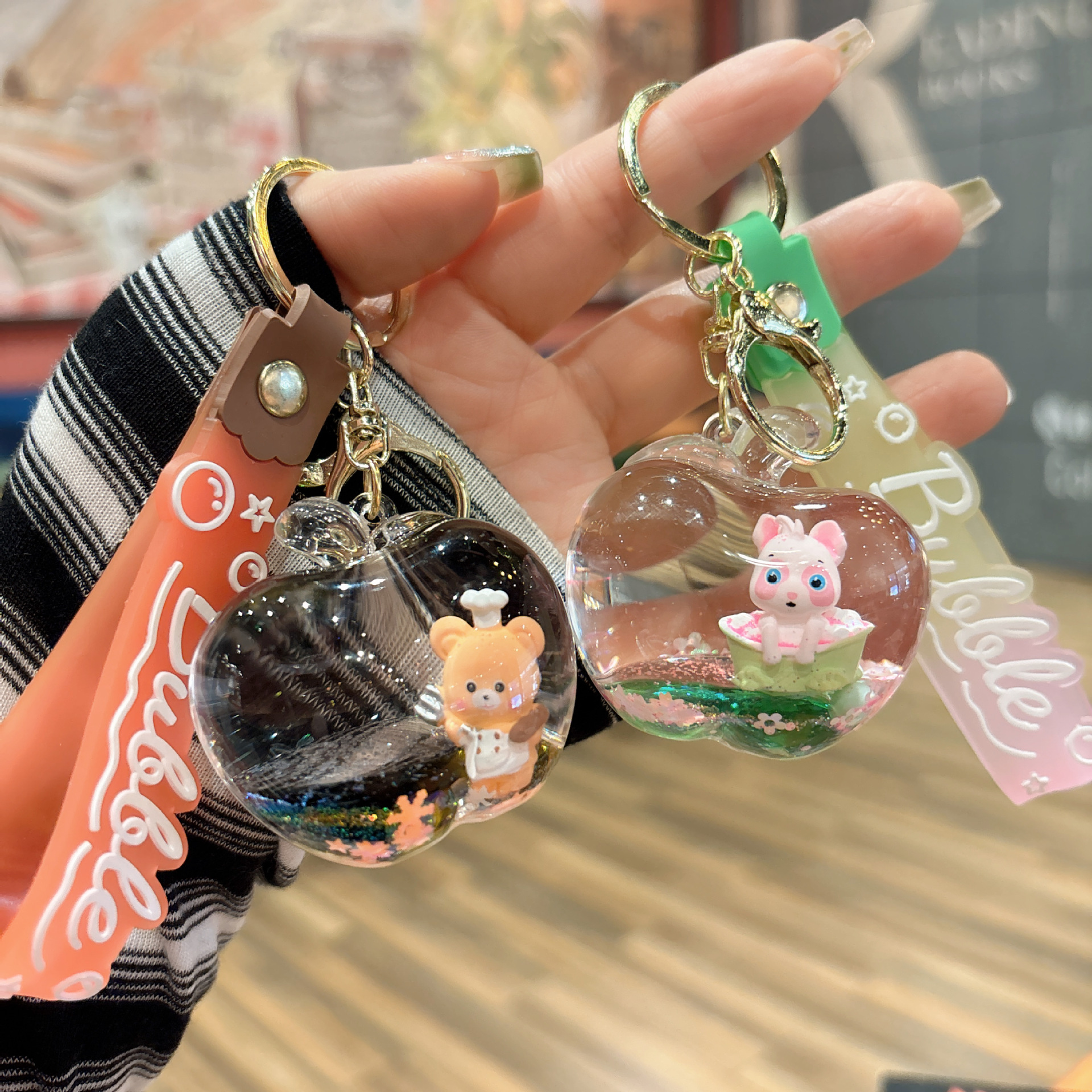 Creative Oil-Infused Liquid Sand Apple Keychain, Cute Pig and Bear Doll Pendant, Student Backpack Decoration, Small Gift