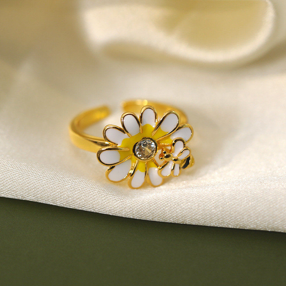 Japanese Style Super Cute Yellow Drop Glaze Daisy Ring Vintage Little Bee Open Ring Commuter High-grade Sense Ring for Women