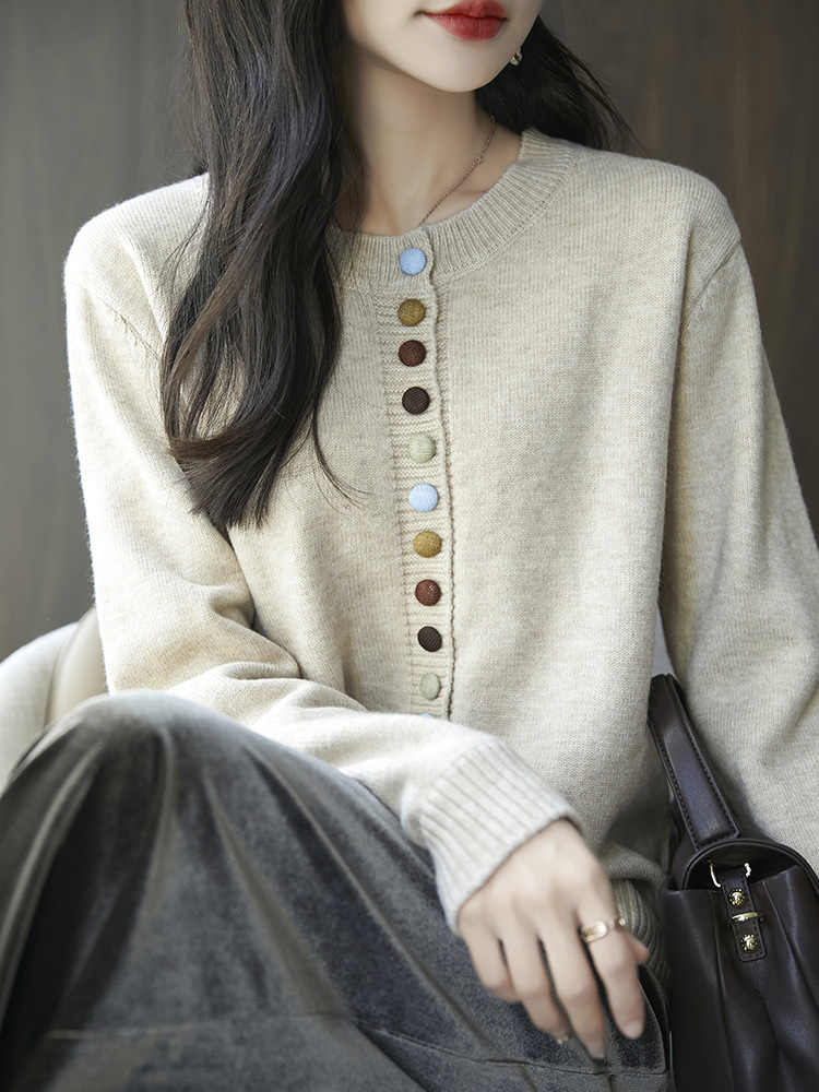 Design Sense Color Button Skin-friendly Velvet Knitted Cardigan Jacket Women's Retro Casual Sweater Autumn and Winter Outer Sweater Top New