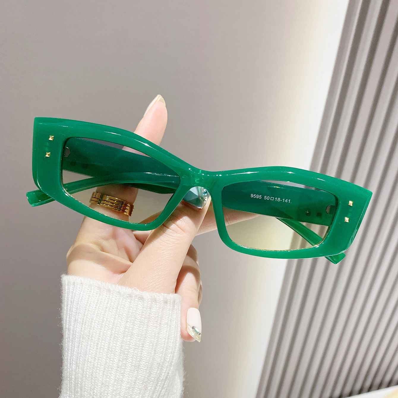 New Fashion Avant-garde Small Frame Retro Street European and American Show Light Luxury Sunglasses Ins Internet Celebrity Same Style Sunglasses Trendy