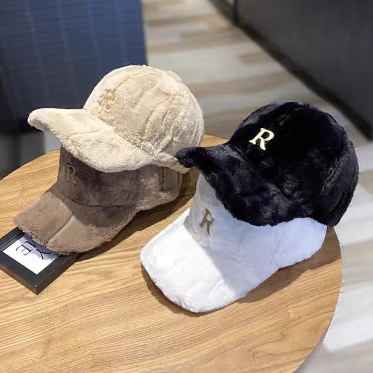 Trendy Metal Letter R Faux Rabbit Fur Autumn/Winter Baseball Cap, Warm and Thick, Fashionable Duckbill Cap That Makes the Face Look Smaller