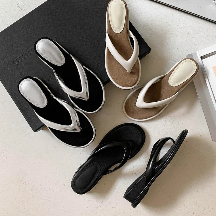 Ready Stock Version~French Casual Resort-Style Wedge-Heeled Flip-Flops for Outdoor Wear, New Summer Style Versatile Beach Slippers