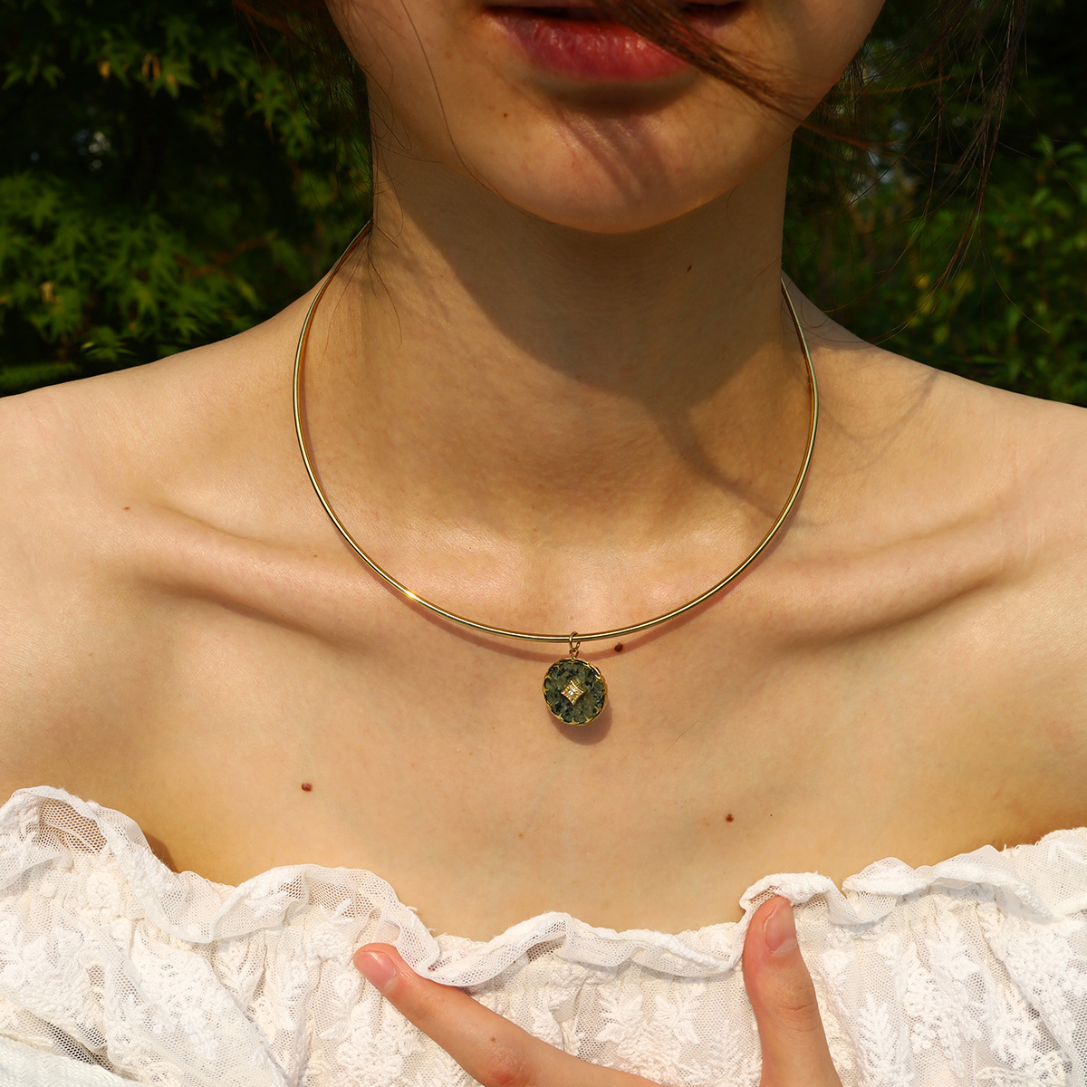 French Retro Stainless Steel Gold Open Collar with Natural Stone Pendant Necklace Women's High-End Neck Ring Choker