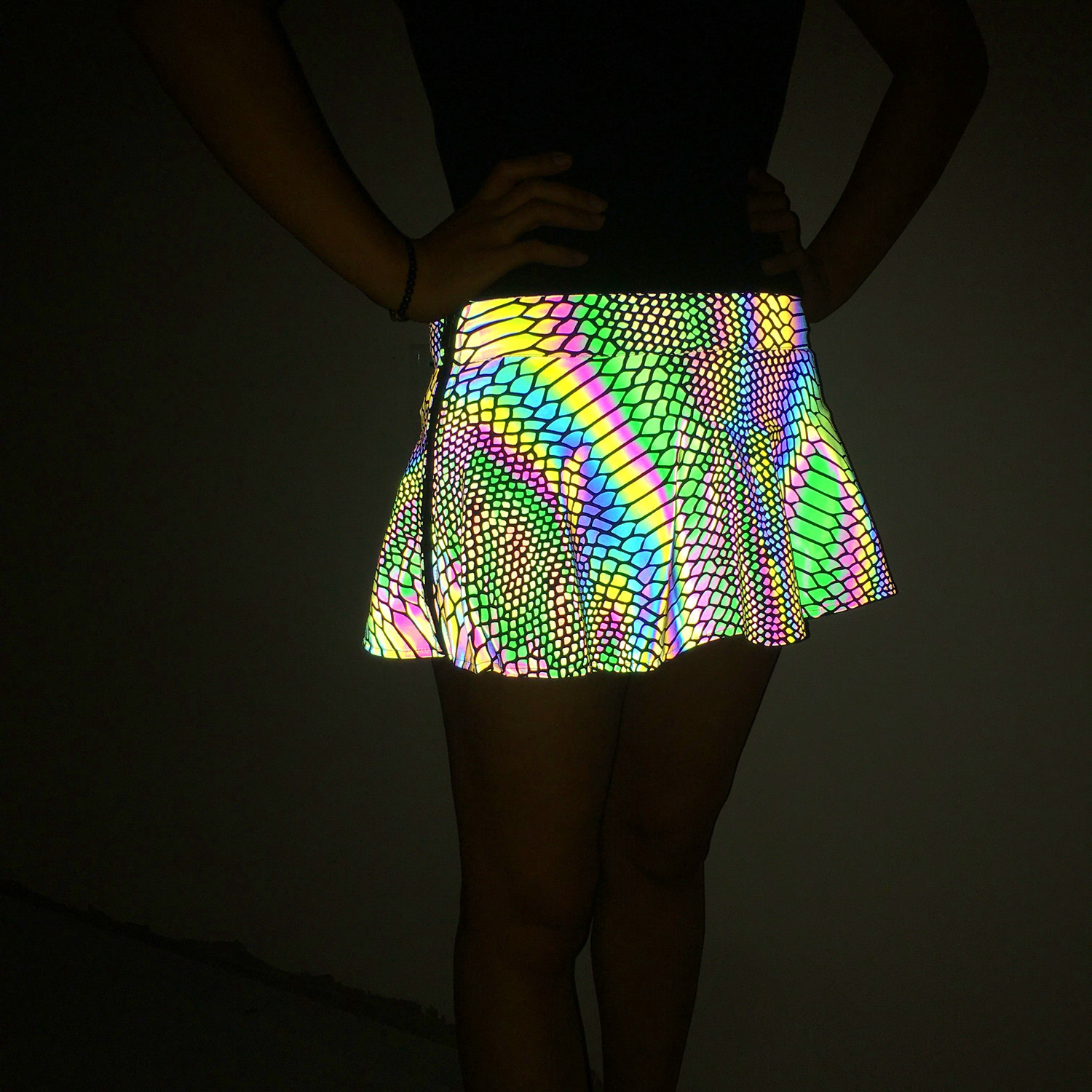 New Snakeskin Pattern Colorful Reflective Skirt for Women European and American Street Fashion Sexy Laser Miniskirt Zipper Pleated Skirt