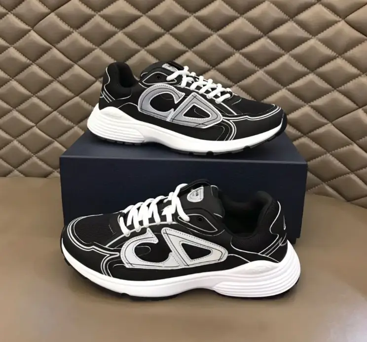New trendy and fashionable shoes - (After sales cycle for quality issues is 15 days)