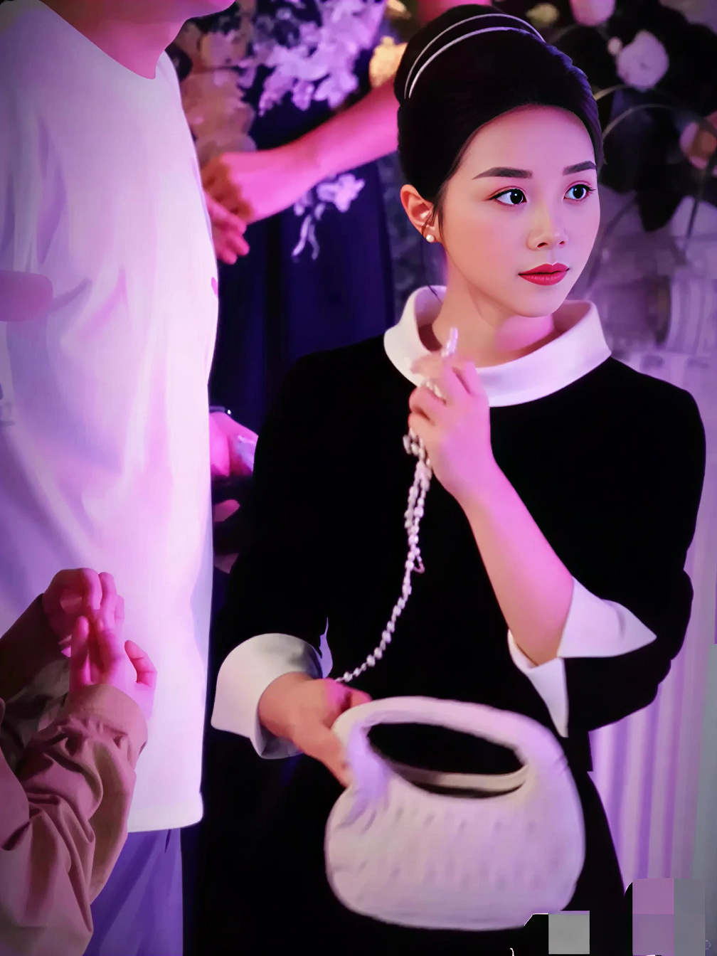 2026 Spring New Style Stand Collar Black and White Contrast Velvet Dress Slimming Waist Formal Dress Velvet Dress