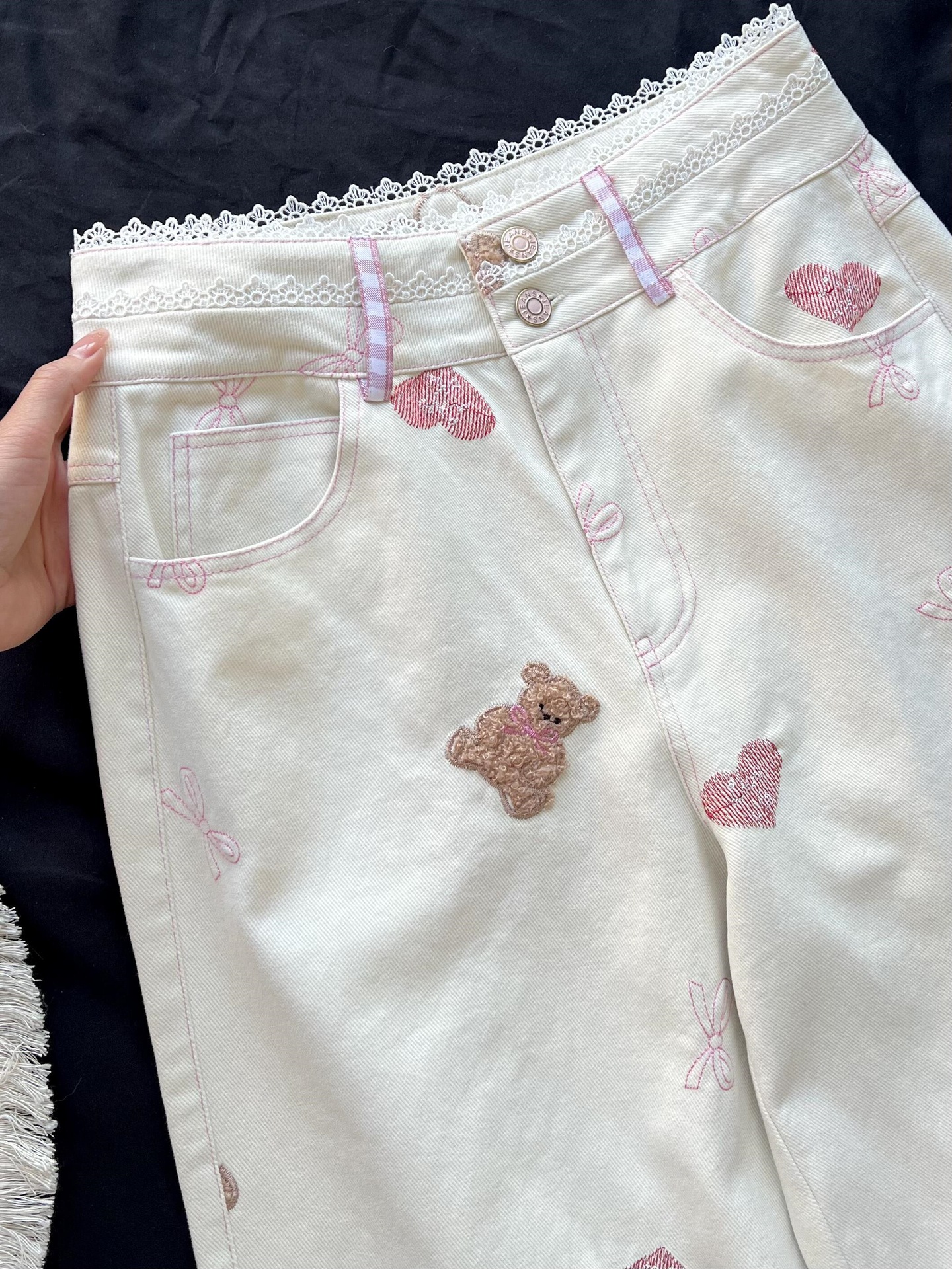 Design Sense Cute Bear Embroidered Jeans Women's 2025 Spring and Summer New Girls White Small Straight Pants