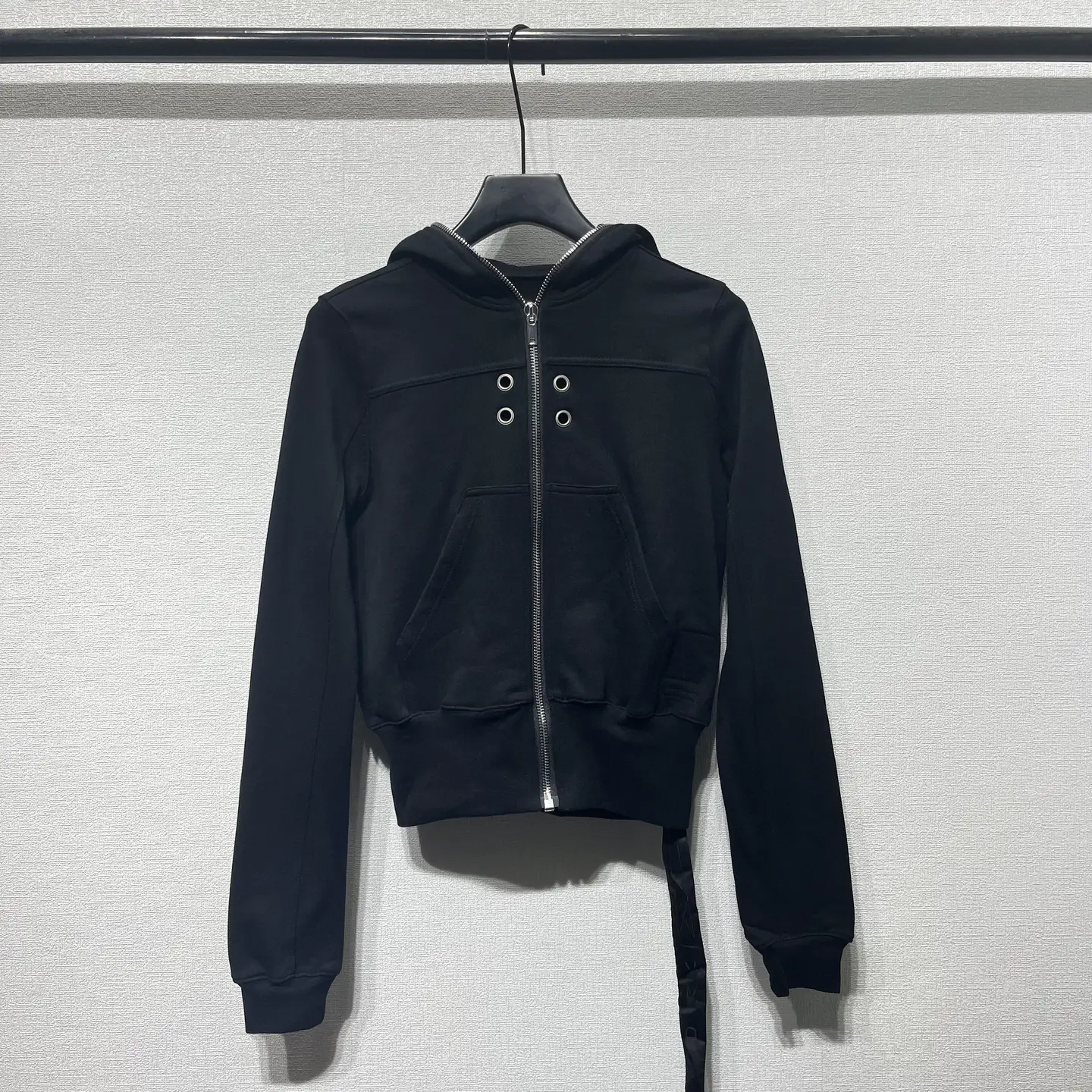Autumn and winter dark R style O zipper hooded cardigan with rivets and buttonholes on the chest, women's slim fit short hoodie jacket