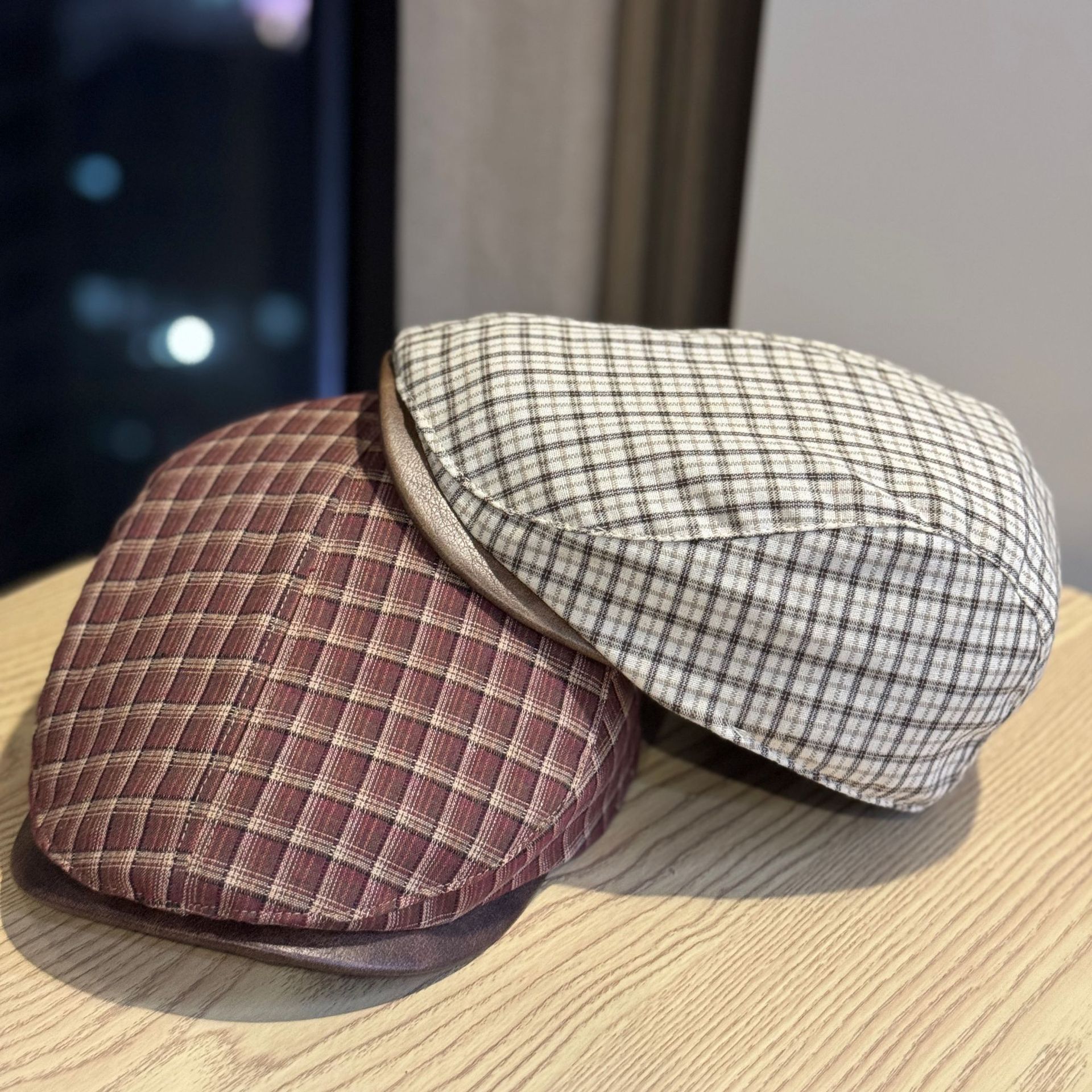 New Vintage Plaid Versatile Forward-Facing Hat for Women, New Artistic Breathable Painter's Hat, Reverse-Wear Beret That Makes the Face Look Smaller