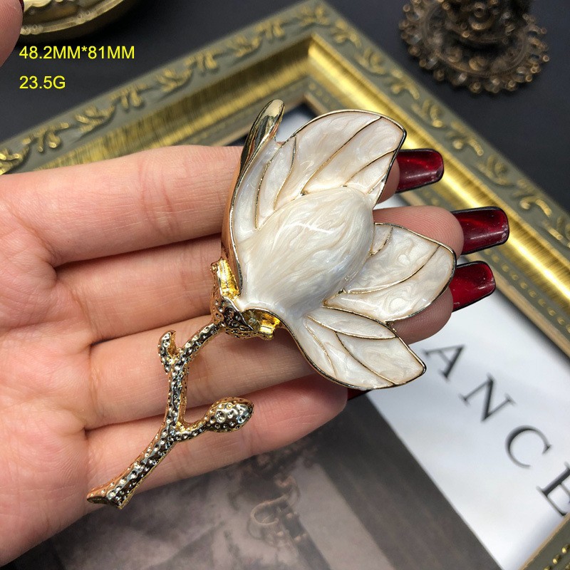 Live Source Western Middle White Magnolia Flower Brooch Earrings Three-dimensional Flower Brooch Silver Needle Earrings Jewelry