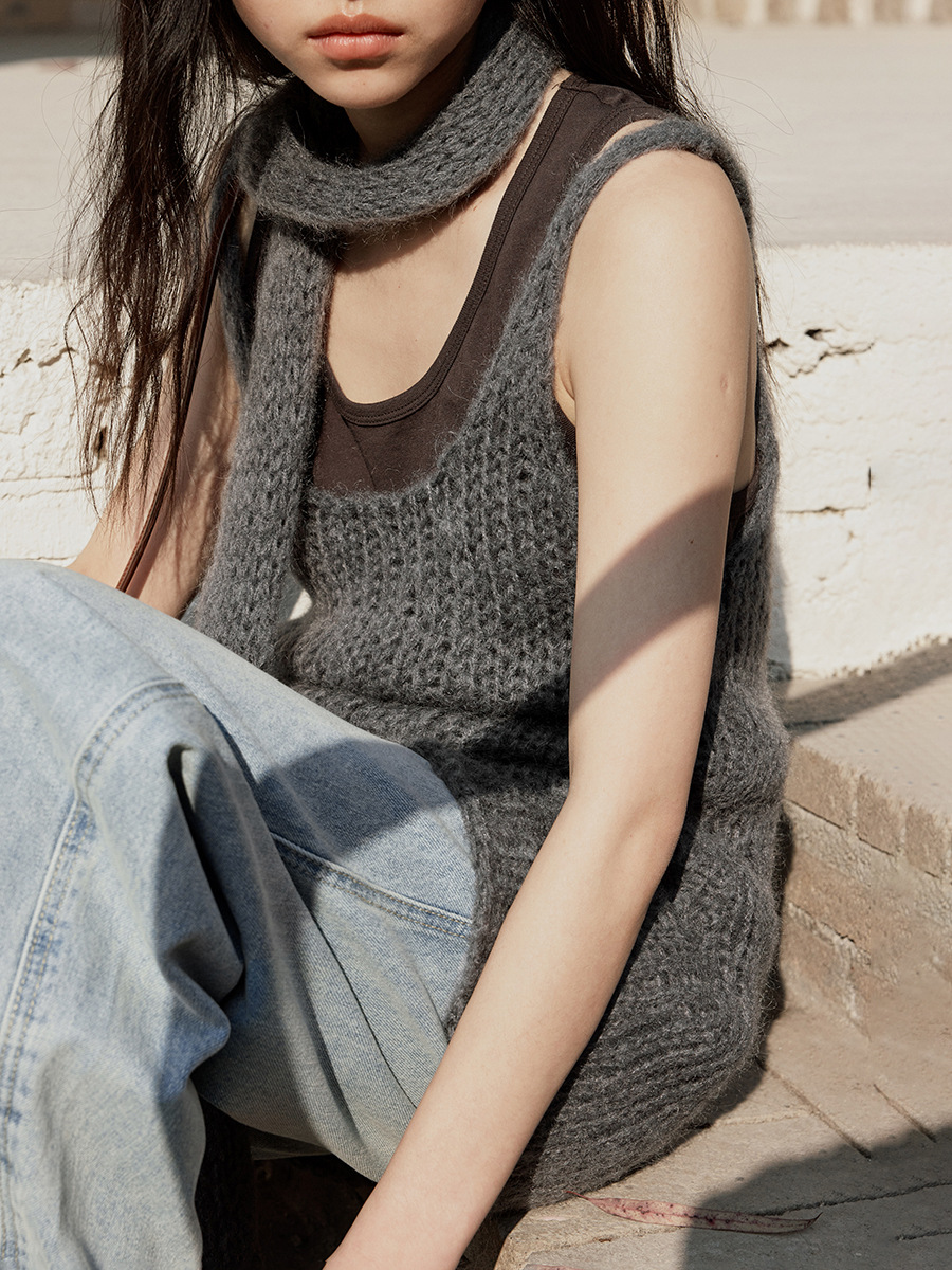 Love and Nancy Thirteen Lines 2026 Spring/Summer Korean Style Mid-Length Slim Fit U-Neck Knitted Vest with Scarf for Women 03994