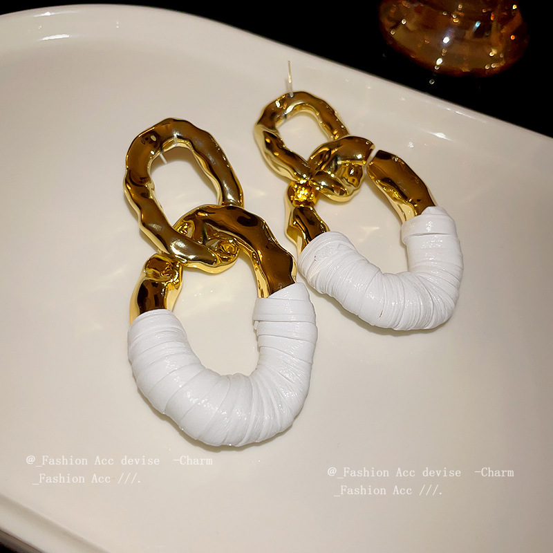 Silver needle oval hollow pleated earrings Europe and the United States exaggerated design sense earrings personality fashion high sense earrings wholesale