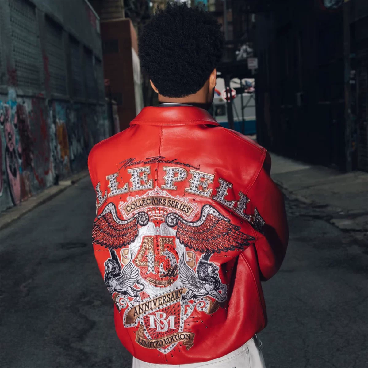 Pelle Pelle 45周年红色皮衣重工镶钻刺绣铆钉工艺复古男女外套潮