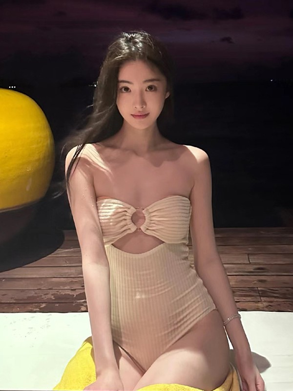 New Hot Spring Internet Celebrous Same Style Girl's High Waist Hollow Small Chest Gathering Solid Color Conservative Seaside Holiday One-Piece Swimsuit
