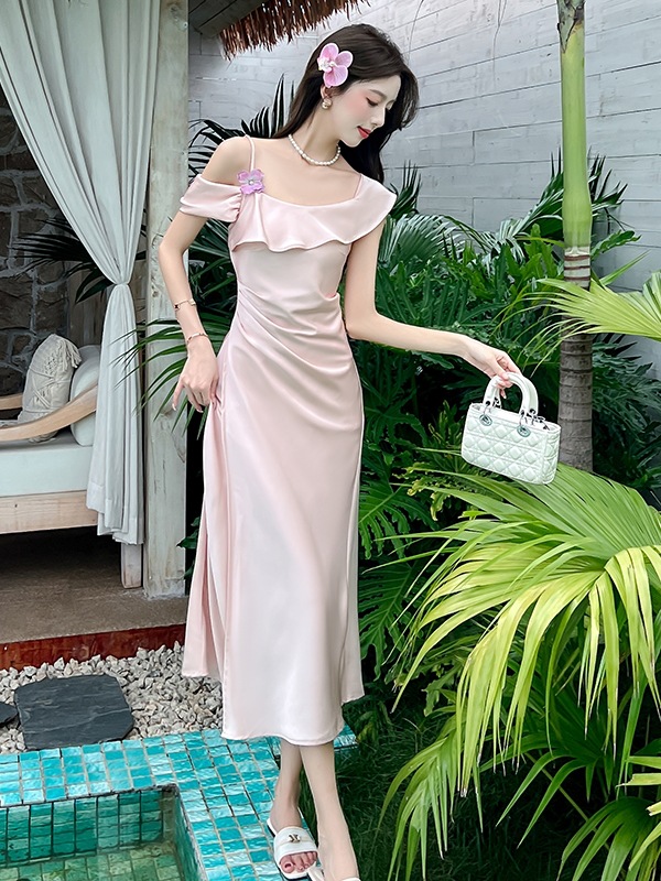 Real Shot of a New French-Style Spaghetti Strap Dress with a Luxurious and Elegant Design, Slim Fit, Slimming Effect, and Ruffled Off-The-Shoulder Design