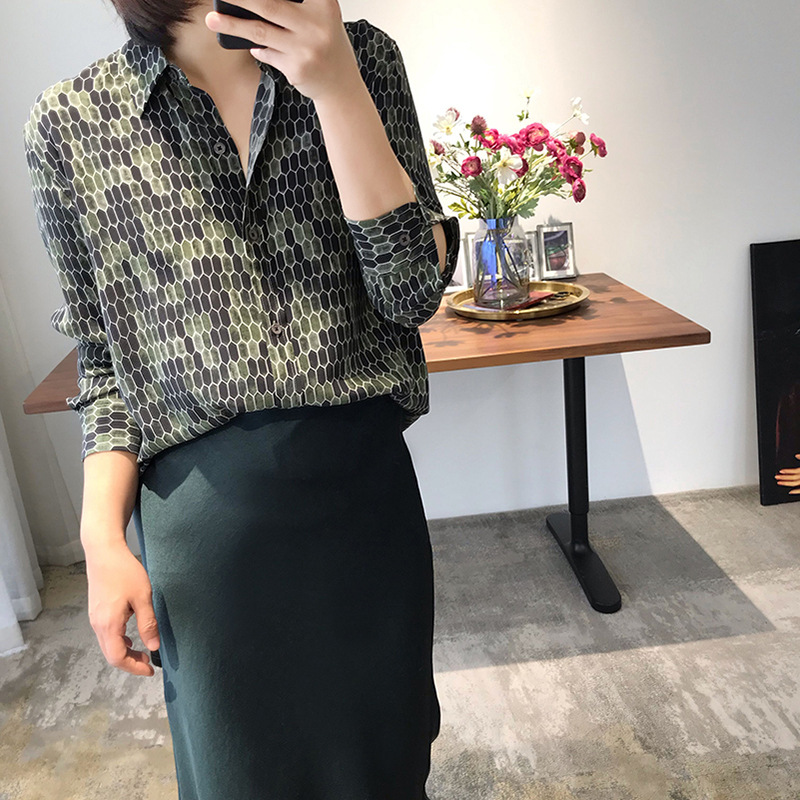 Yixin Spot Layered Long-Sleeved Plaid Shirt Elegant Lapel Silk Early Spring Shirt for Women One Piece Drop Shipping