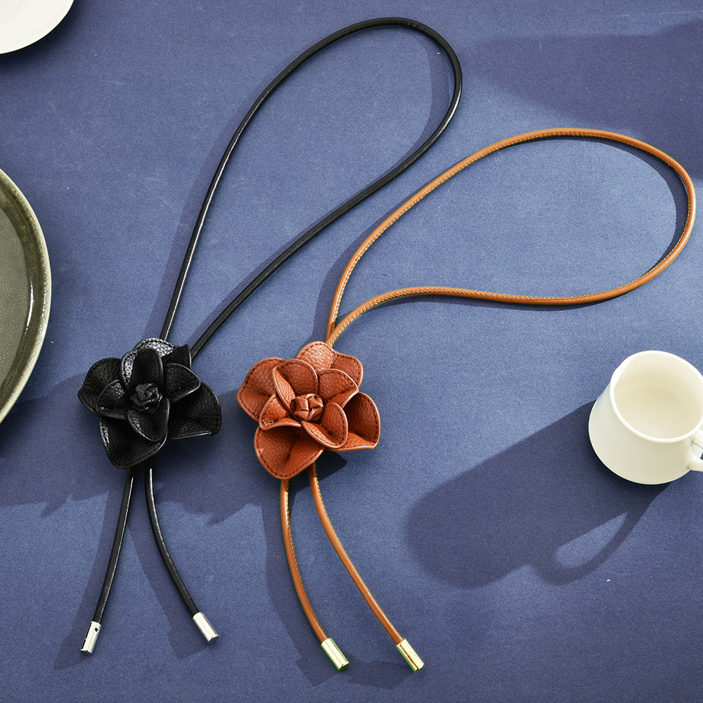 New Arrival Handmade French Style Vintage Camellia Long Necklace Autumn and Winter White Adjustable Pull-out Leather Woolen Chain