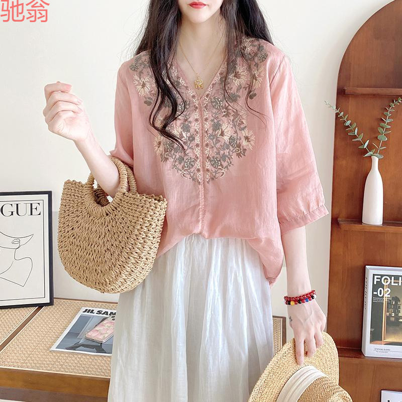 W9Q Cotton and Linen Shirt Women Summer 2024 New Commuter Literary Loose V-Neck Pullover Embroidered