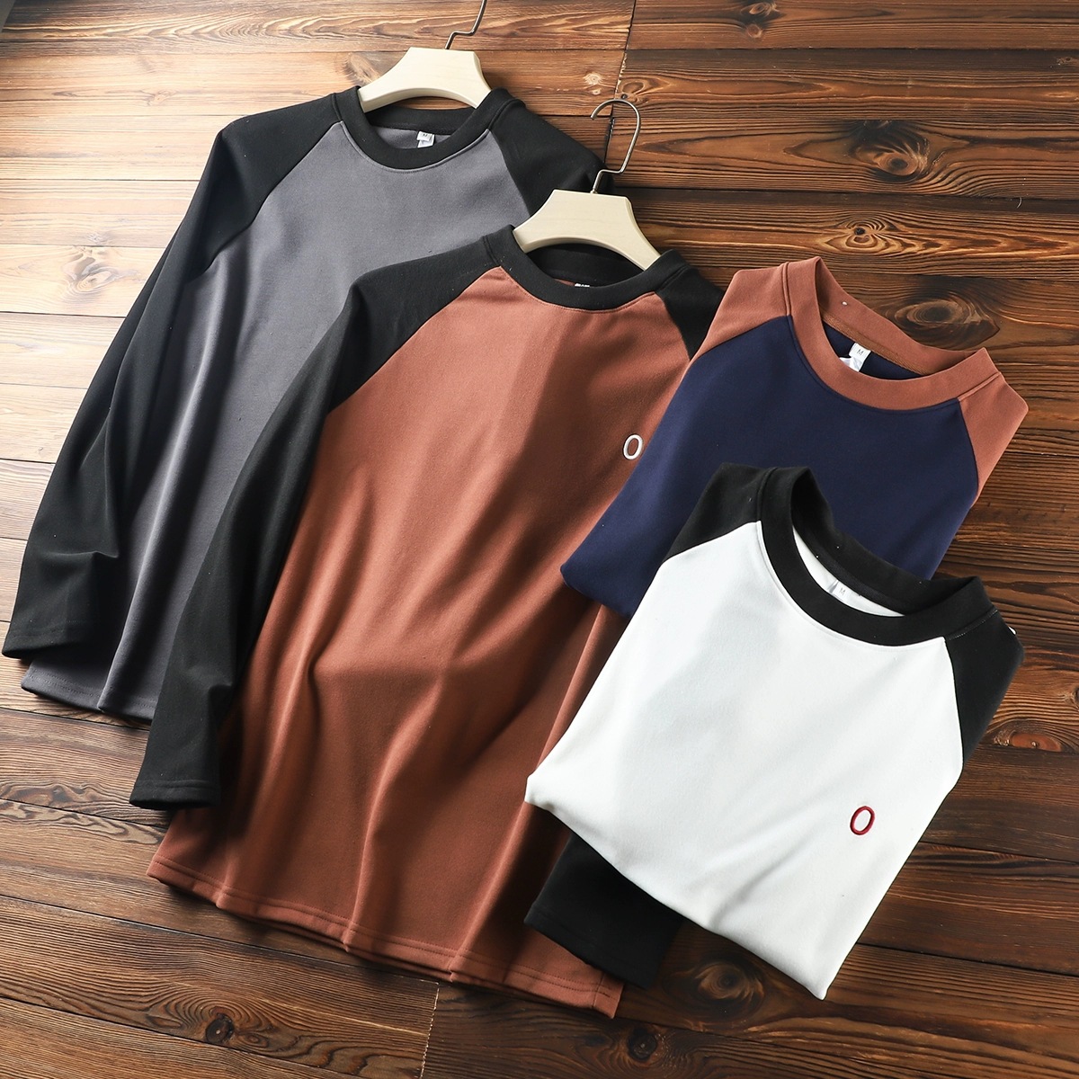 Japanese retro ~ double-sided German velvet men's and women's raglan sleeve contrast embroidery warm round neck long sleeve T-shirt base shirt tide