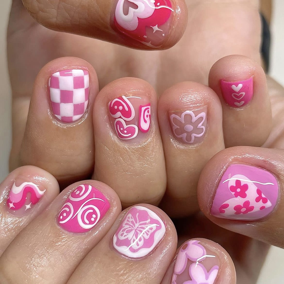Short glossy pink plaid flower love sweet butterfly love wear nail simple sweet Valentine's Day manicure