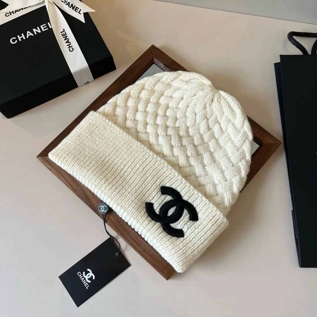 New black and white embroidered C autumn and winter brimless small hat winter hat cold hat