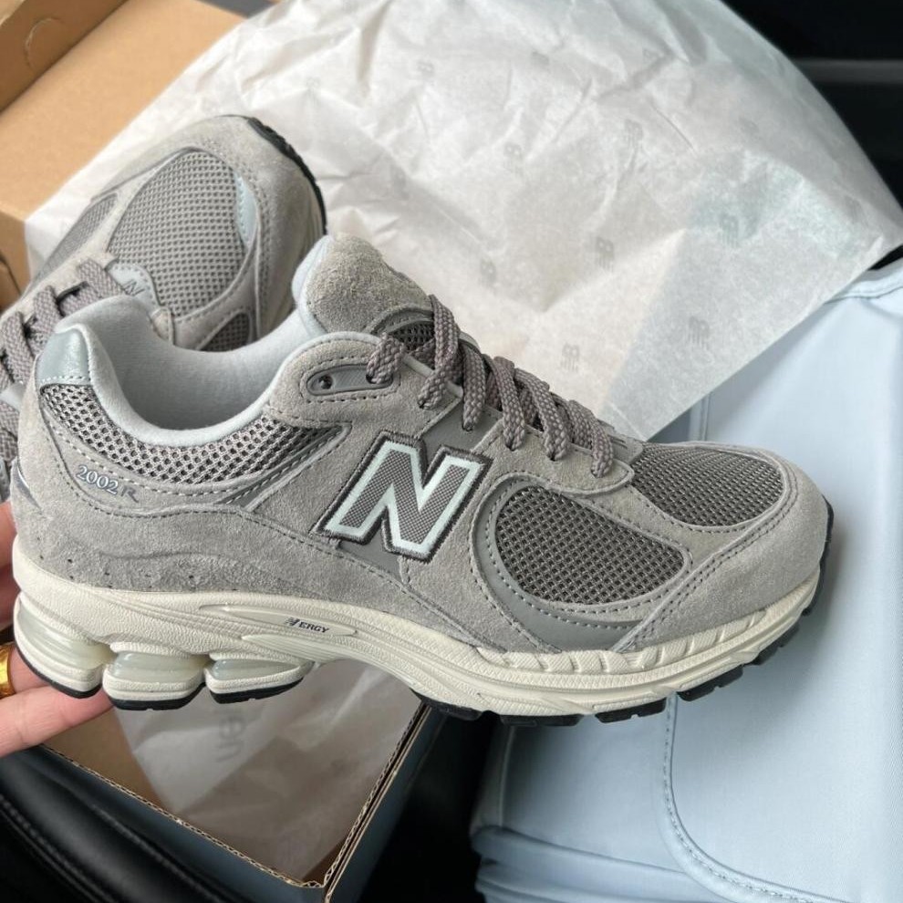 Couple Style Nb2002R Original Gray Classic Gray Retro Sneakers Putian Shoes Pure Original Dad Shoes for Men and Women