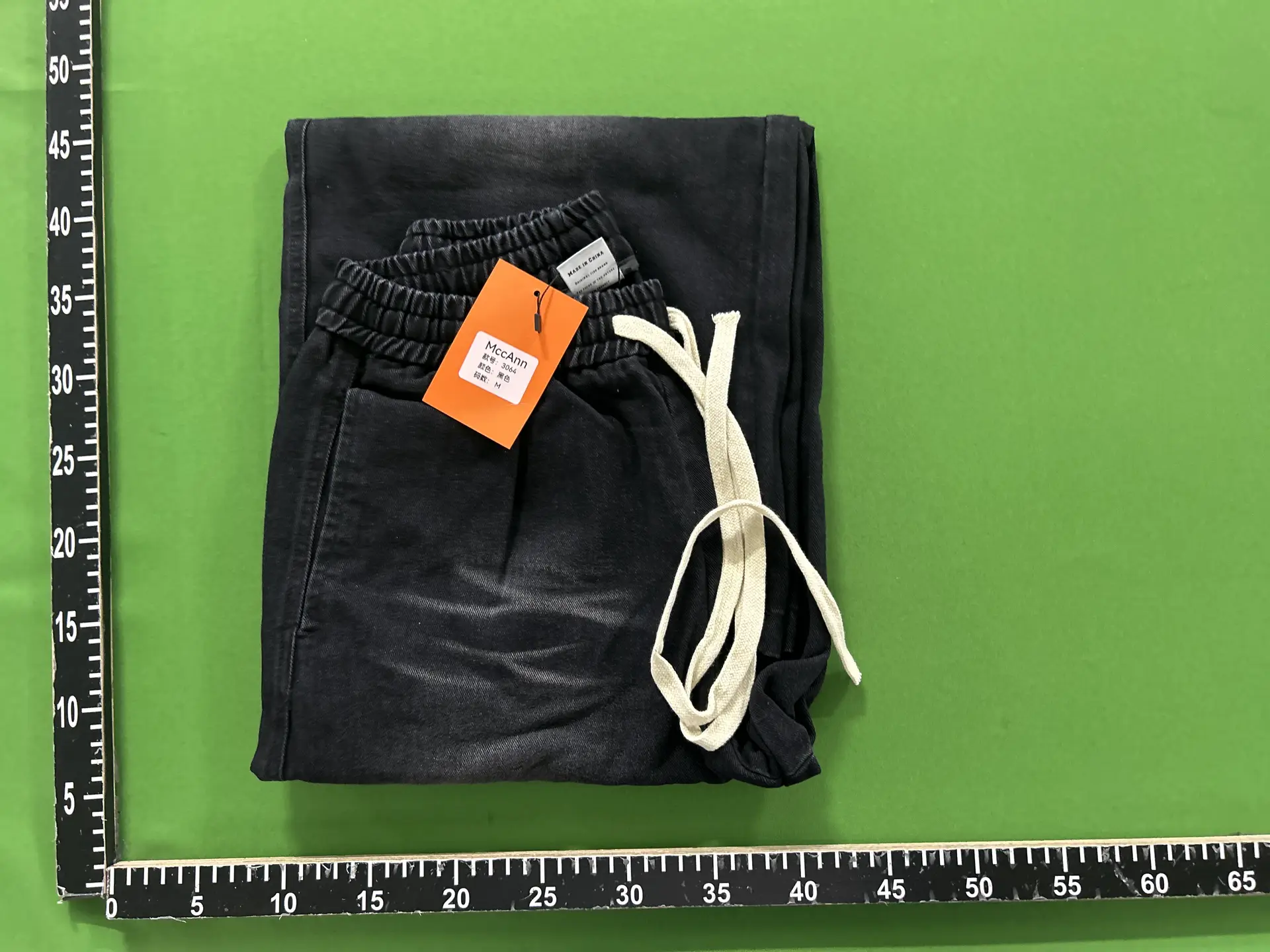 MRNEARLY American style street style large pocket pleated design jeans for men and women, loose fit and retro straight leg wide pants