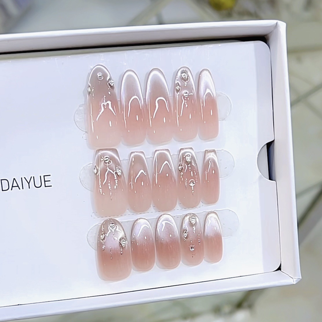 Nai Zi Pure Handmade Phototherapy Wearable Nails Slow-Release Cat Eye Wholesale Finished Product Reusable Detachable Nail Patches
