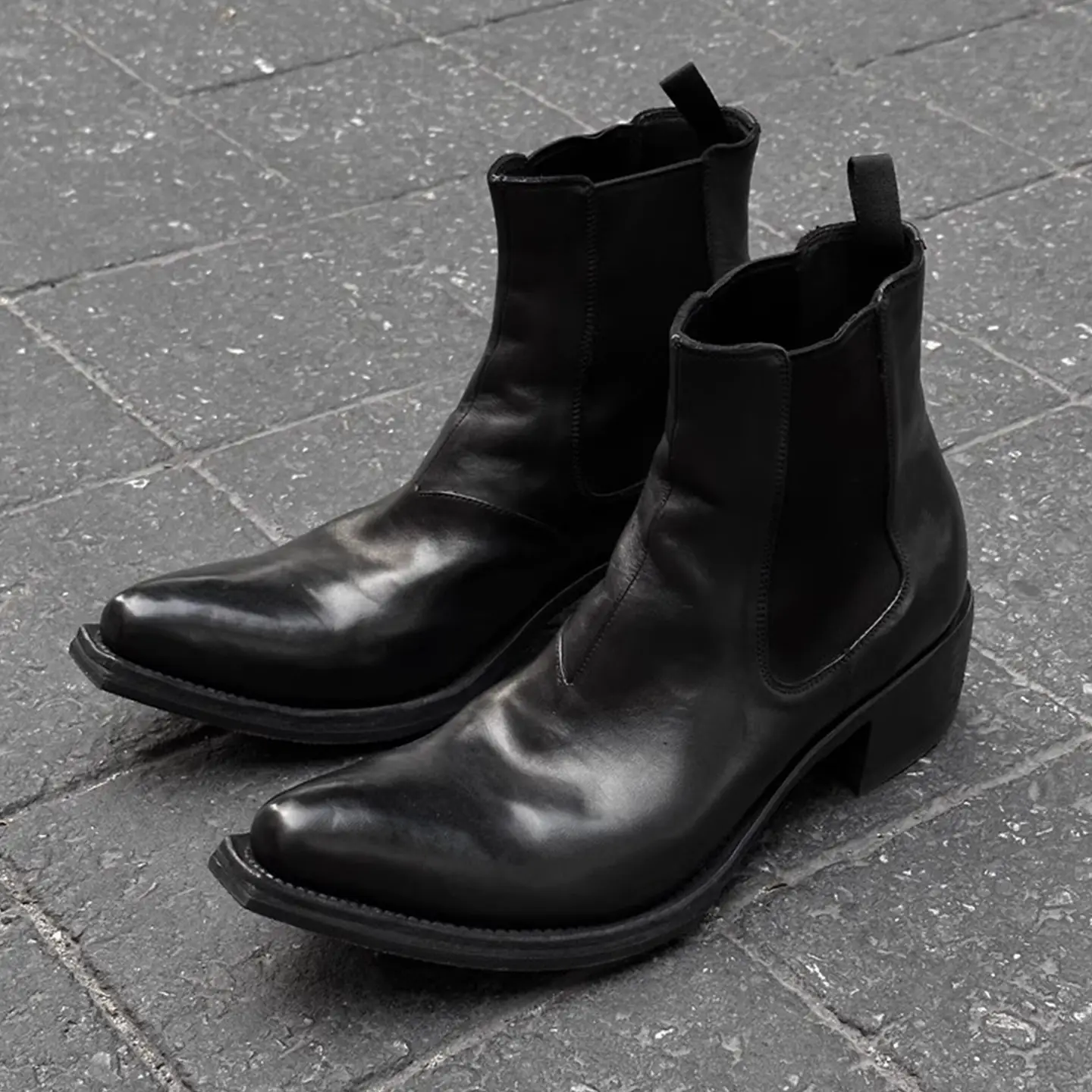 Yiga Affordable Alternative: Washed Pointed-Toe British Style Martin Boots with Height-Increasing Thick Soles, Chelsea Wizard Boots for Men and Women