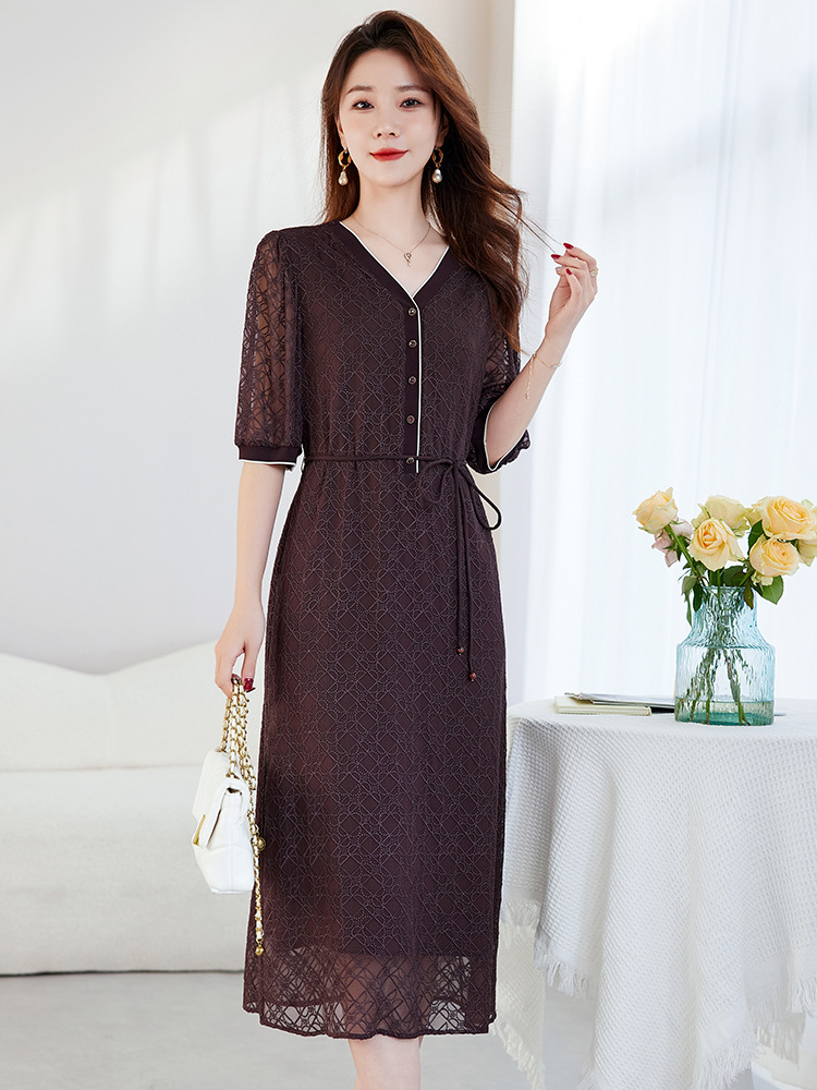 Elegant Silk Embroidered Dress for Women 2026 New Summer Style with Ribbed Color-Blocking Design for Mothers Made of Mulberry Silk