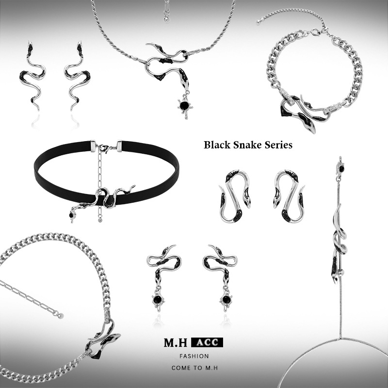 Black snake necklace women's elegant all-match ins high-grade pendant light luxury retro medium cold style clavicle chain