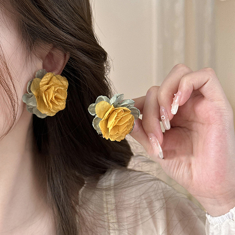 Mori Super Fairy Fabric New Flower Fresh Earrings Design Contrast Color Earrings French Ear Studs Niche Elegant