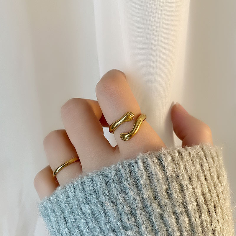 Titanium steel gold plated ring high temperature warm hug ring creative design simple European and American ring wholesale