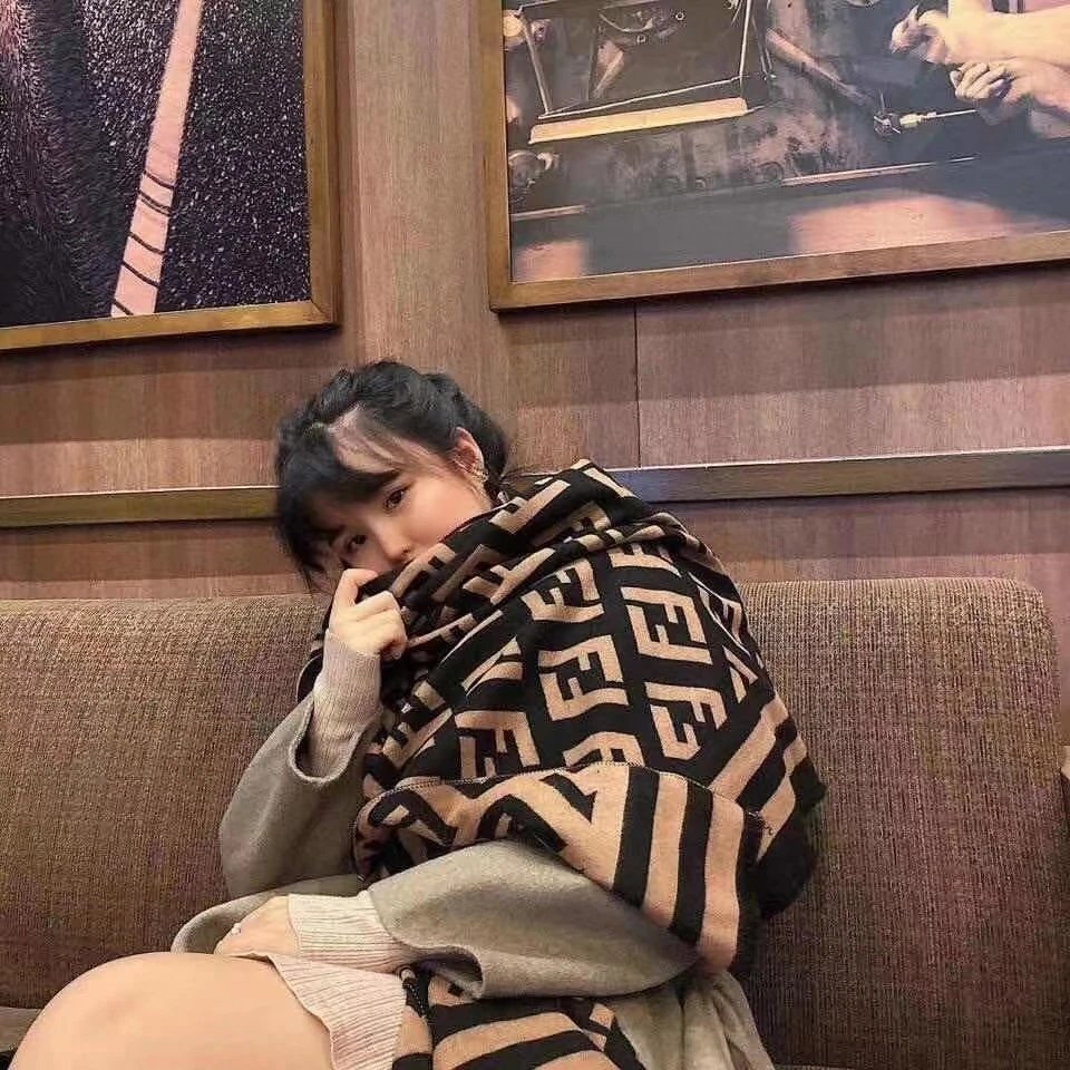 Fendi F letter scarf