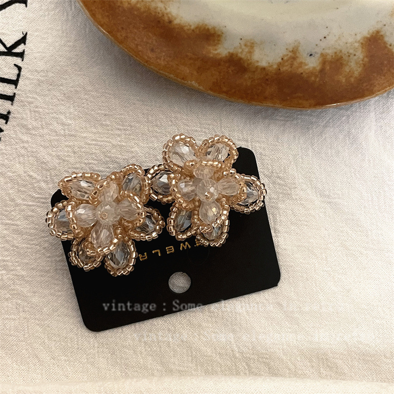 French Gentle Two-color Lotus Earrings Women's Sweet Elegant High-end Ear Studs Fairy Cute Beaded Vintage Earrings